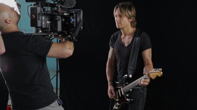 Keith Urban : Somewhere In My Car (Video)