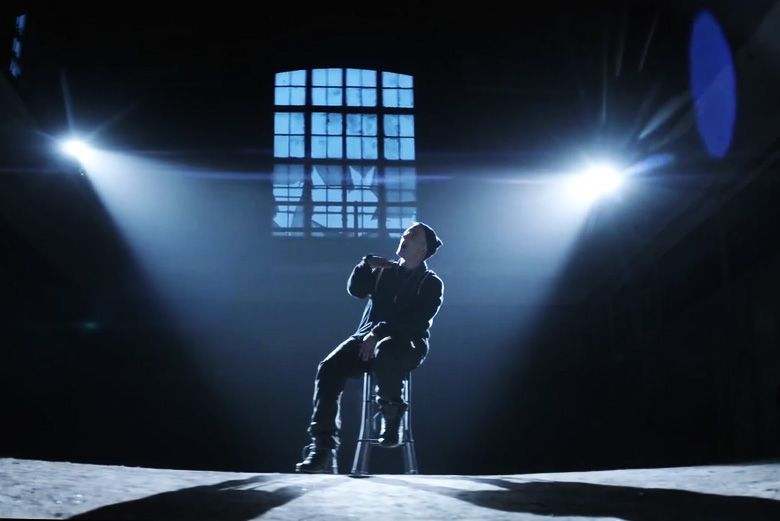 Eminem : Guts Over Fear (Video) photo eminem-featuring-sia-guts-over-fear-music-video-0.jpg