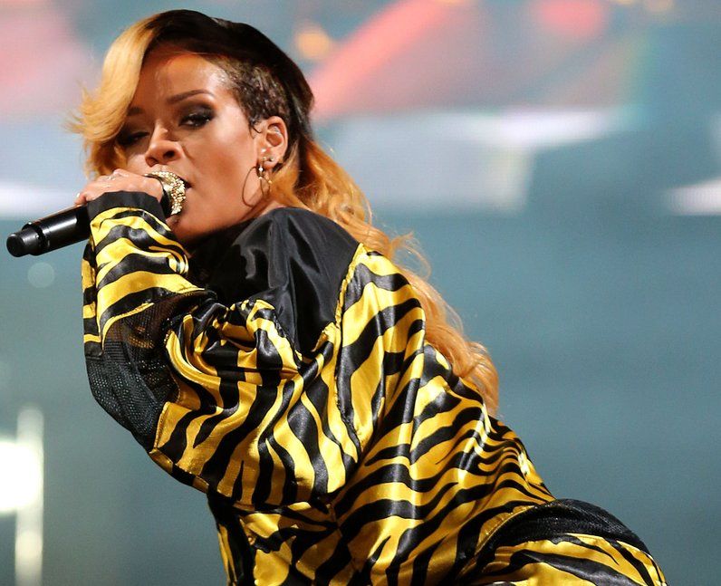 Rihanna : T In The Park 2013 photo rihanna-on-stage-at-t-in-the-park-2013-1373754086-view-0.jpg