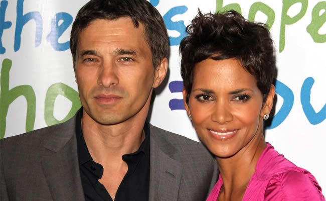 Halle Berry & Olivier Martinez photo Halle_Berry_Oliver_Martinez_962048543.jpg