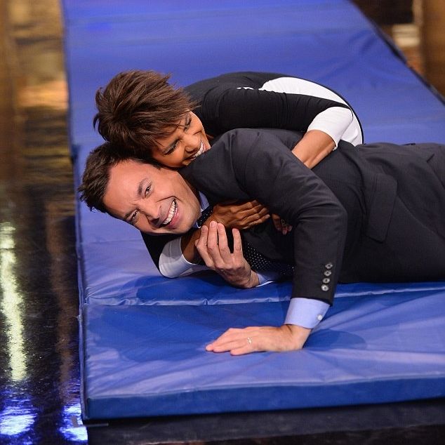 Halle Berry : The Tonight Show With Jimmy Fallon (July 2014) photo article-2685519-1F7E06D300000578-849_634x702.jpg