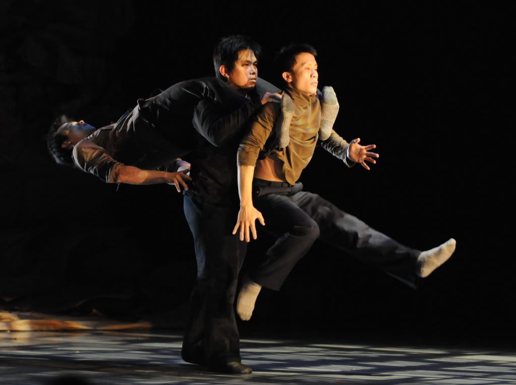 male contemporary dancers