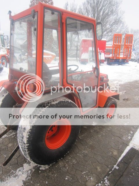 Traktor Schlepper Zugmaschine Winterdienst Allrad Kubota